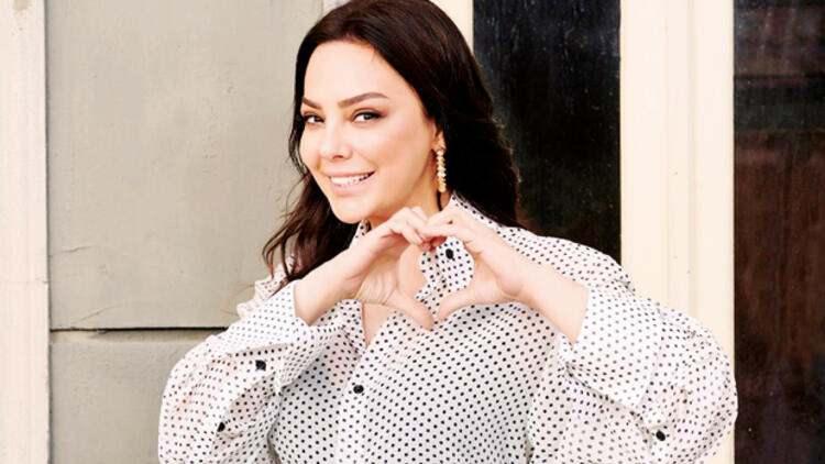 <p>Ebru G&uuml;ndeş: Yılbaşında Kıbrıs&rsquo;ta olacak şarkıcılardan olan Ebru G&uuml;ndeş 900 bin lira &uuml;cret alacak.</p>

<p>&nbsp;</p>
