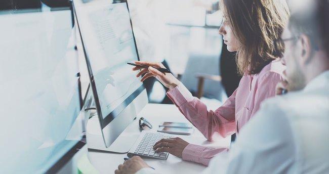 <p>Yönetmelik kapsamında servis modeli bankacılığa ilişkin hükümler de belirlendi. Buna göre, servis bankası yalnızca yurt içinde yerleşik arayüz sağlayıcılara ve yalnızca kendi faaliyet izinleri çerçevesinde servis modeli bankacılığı hizmeti verebilecek. Bankalar arayüz sağlayıcı olamayacak.</p>
