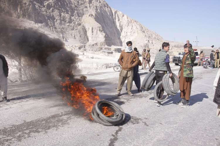 <p>Pakistan’da madencilere yapılan saldırıyı terör örgütü DEAŞ üstlendi.</p>
