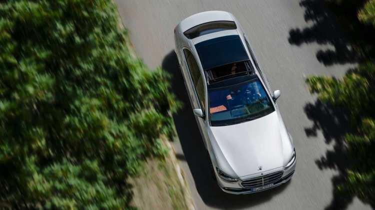 <p>Yeni S Serisi ilk etapta S400 d 4Matic L modeliyle 3 milyon 713 bin 500 TL’den satışa sunuldu.</p>

