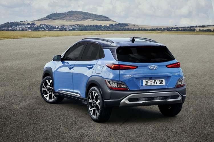 <p>Yeni KONA, “Style”, “Smart”, “Elite” ve “N Line” olmak üzere üzere dört farklı seviyede satışa sunuldu. </p>

<p>Kona’daki 136 beygir güç üreten 1.6 litre hacimli dizel motor, yeni eklenen 48V hafif hibrit teknolojisi sayesinde bir önceki modele oranla yaklaşık yüzde 10 yakıt ekonomisi sağlıyor. Yenilenen dizel motoru ile KONA, performansı kadar verimli yakıt tüketimiyle de öne çıkıyor.</p>
