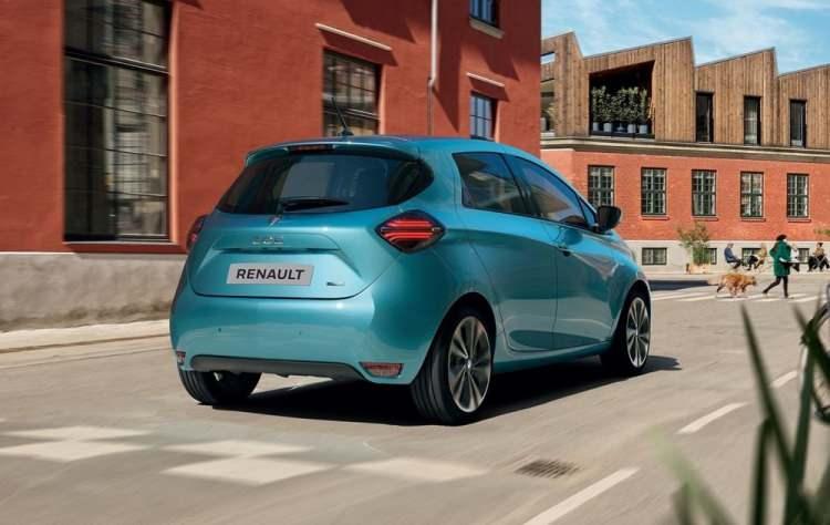 <p>WLTP döngüsünde 395 kilometreye kadar menzil sunan 52 kWh gücündeki Z.E. 50 batarya ile donatıldı. Otomobilin üçüncü nesliyle birlikte, araçta artık evde veya yolda kullanılabilen alternatif akımlı şarj seçeneklerine ek olarak doğru akımlı hızlı şarj seçeneği de sunuluyor.</p>
