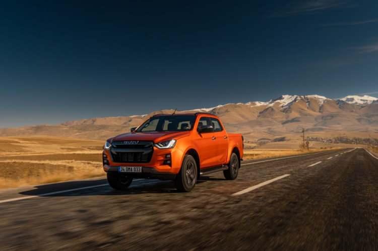 <p>Güvenlikte yepyeni bir noktaya ulaşan yeni D-Max, Avrupa Euro NCAP ve Avustralya ANCAP’ten 5 yıldız aldı.</p>
<p>Isuzu D-Max motor seçenekleri donanımına göre 270.200 TL ile 408.400 Tl arasında değişen fiyatlarla satışa sunuldu. </p>
