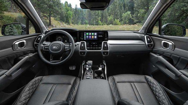 <p>Markanın SUV modeli Sorento, hibrit motor seçenekleri ve daha köşeli tasarımı ile öncüsünden ayrılıyor.</p>
<p> </p>