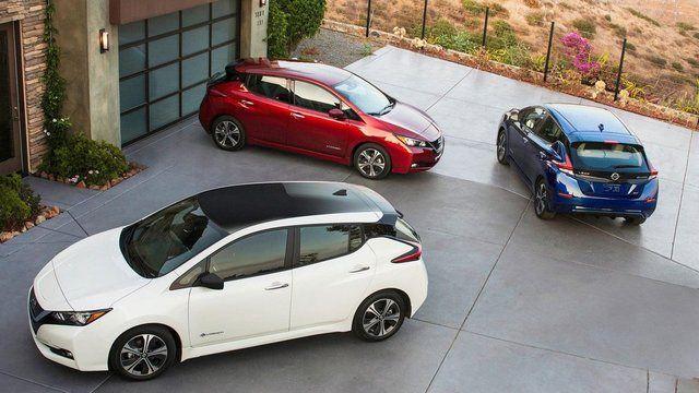 <p>Leaf'te yer alan 40 kwh gücünde elektrikli motor, 148 beygir 320 nm tork üretiyor. Araç, tek şarjda 378 kilometre menzil sunuyor, fakat e-pedal sisteminin kullanımında bu değer 415 kilometreye kadar çıkıyor. </p>
<p> </p>
