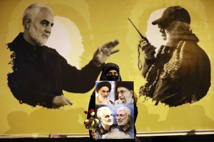 <p>Suriye başta olmak üzere pek çok operasyonda dahli bulunan Süleymani, İran'ın askeri politikalarının bir numaralı idarecisi konumundaydı.</p>
