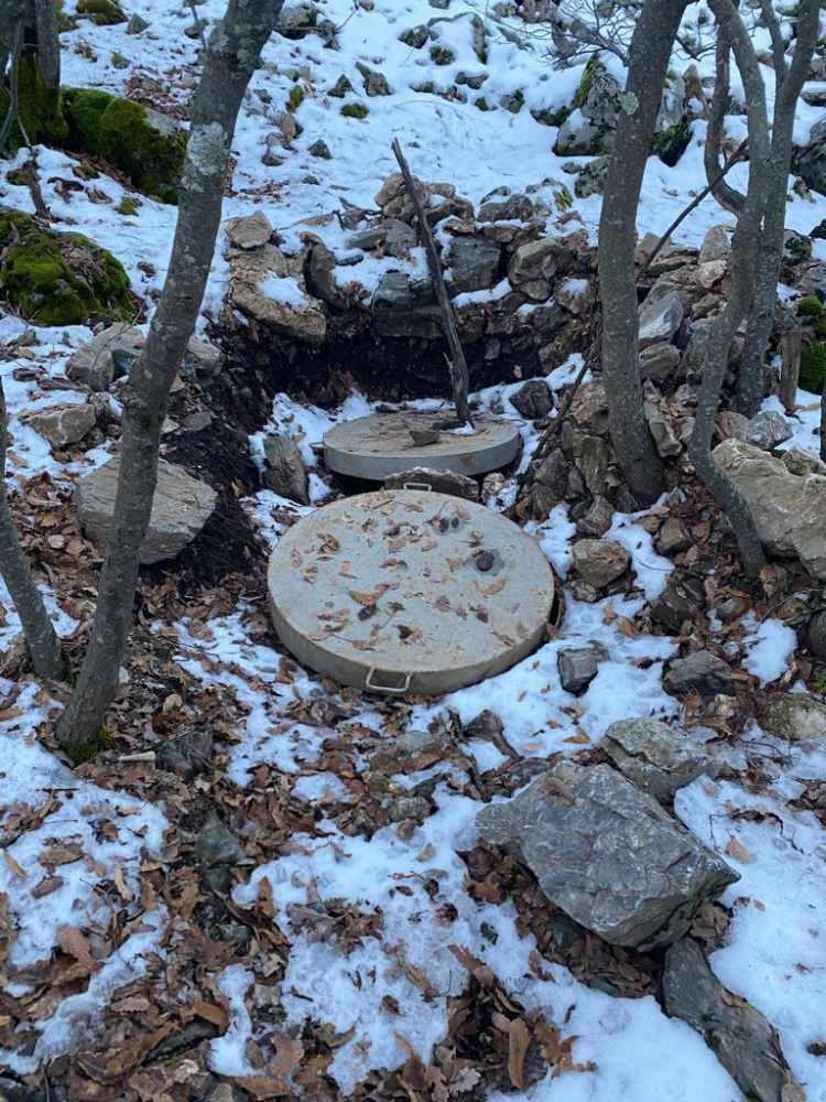 <p>Ele ge&ccedil;irilen malzemeler Bitlis Cumhuriyet Başsavcılığının talimatı alınarak delil niteliği taşıyanlar muhafaza altına alınmıştır. Diğer malzemeler yerinde imha edilmiştir. Sığınaklar ise kullanılmaz hale getirilmiştir. G&uuml;venlik g&uuml;&ccedil;lerimiz, b&ouml;lge halkımızın da desteği ile huzur ve g&uuml;venliği sağlamak maksadıyla, ilimiz genelinde operasyonlarını arttırarak, ter&ouml;rle m&uuml;cadeleyi kararlılıkla s&uuml;rd&uuml;recektirler. Kamuoyuna saygıyla duyurulur" denildi.</p>
