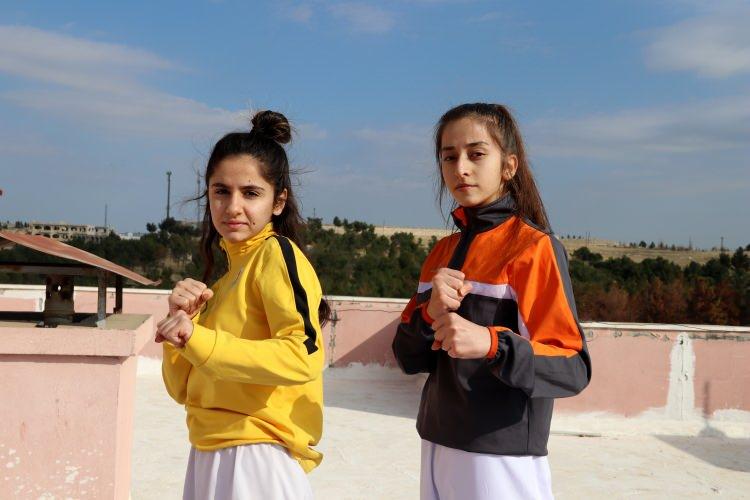 <p>Belediye tarafından malzeme desteği sağlanırken, sporcularını müsabakalara en iyi şekilde hazırlamak isteyen antrenörler de birkaç gün arayla onları ziyaret ederek gerekli antrenman planı ve taktiklerini veriyor.</p>