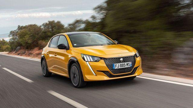 <p><strong>PEUGEOT</strong></p>
<p>Fransız üreticinin yılın ilk aylarında satışa sunacağı 208 modeli, öncüsüne göre önemli farklar sunuyor. </p>
<p> </p>