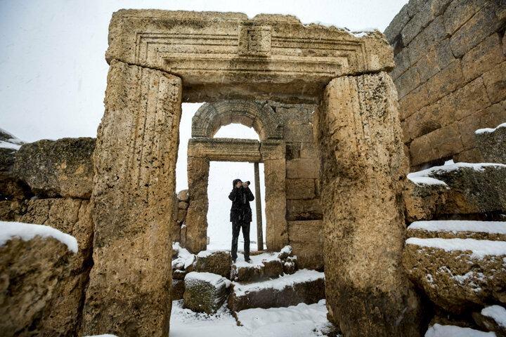 <p>Diyarbakır-Mardin kara yolunda bulunan, vadi yatağı boyunca ağaçlarla çevrili irili ufaklı onlarca şelalenin yer aldığı Karasu Çayı ve vadisi huzur yürüyüşlerine ev sahipliği yapıyor.</p>
