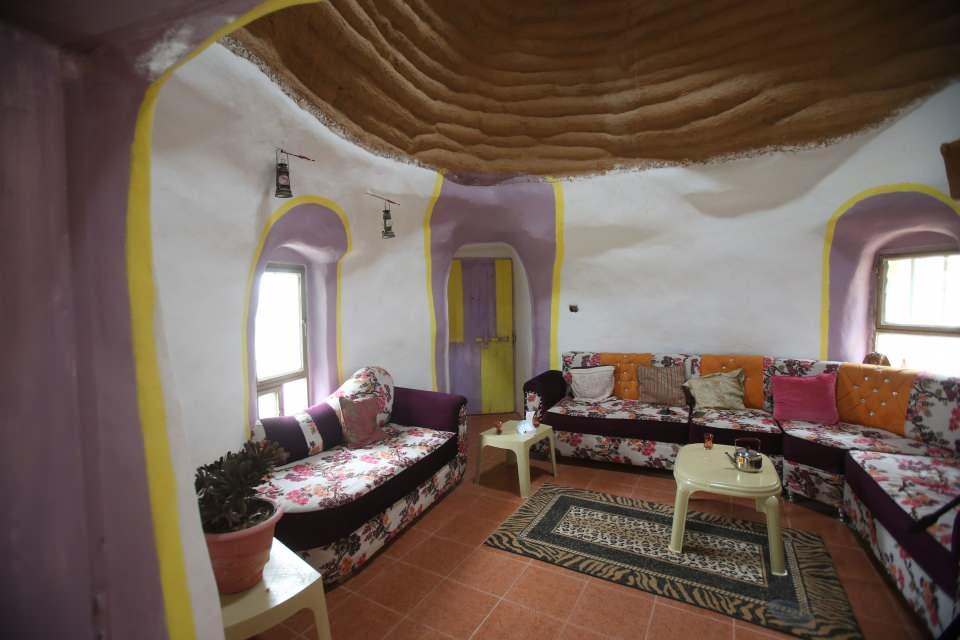<p>Nazzal'ın evi kısa sürede eski yapı yöntemini modern mimaride uygulamak isteyenlerin uğrak noktası haline geldi.</p>

<p> </p>
