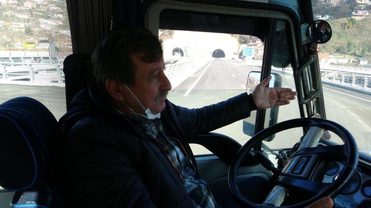<p> 44 yıldır dolmuş şoförü olarak çalıştığını anlatan Cengiz Şen, "Zonguldaklı olarak çok memnunuz. Ben 1978 yılından beri şoförlük yapıyorum. Gerçekten gurur duydum. Buranın eski hali berbattı. Böyle güzelliği görmek bizi onore etti. Görüşü ne olursa olsun herkesin buna şükran duyması gerekiyor. Eskiden 30 dakika sürüyordu Kilimli'ye gitmek. Şimdi 5 dakikada gidiliyor. </p>
