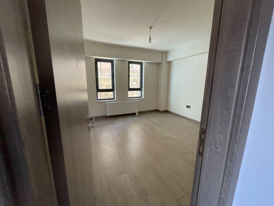 <p>Vural, yakın zamanda konutları hak sahiplerine teslim edeceklerini dile getirerek, şunları kaydetti:</p>
<p>"Sivrice alt ve üst yapısıyla tamamen yenilenen bir ilçe oldu. Sosyal donatıları, parklar, açık ve kapalı otoparklar ile oyun alanlarıyla ilçemiz çok güzel bir görünüme kavuştu. </p>