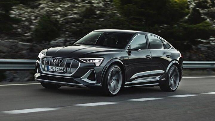 <p><strong>AUDI E-TRON SPORTBACK</strong><br />
<br />
SUV modellerde, 50 quattro ve 55 quattro seçenekleri yer alıyor. Bu modeller sırasıyla 71 kWh ve 96 kWh pil paketleri üstüne kuruluyor ve 230 kW ile 265 kW güç sunuyor.</p>
