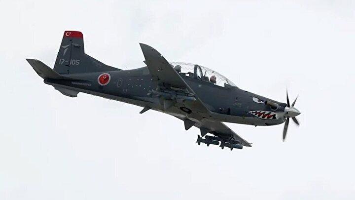 <p>Gündüz ya da gece eğitim özelliğine sahip olan uçakta öğretmen ve öğrenci pilotun sıralı halde oturdukları kabin sistemi bulunmaktadır. Tek turboprop motor ile çalışan model, aynı zamanda genel kullanım için de uygundur. Bunun yanında aletli uçuş, kabin basıncı yapma, koltuk fırlatma sistemi ve uçak üzeri oksijen sistemine de sahip bulunmaktadır.</p>