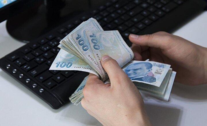 <p>Teklifle, Sosyal Sigortalar ve Genel Sağlık Sigortası Kanunu'nda da değişiklik yapılıyor. Buna göre, gelir ve aylık ödemesi yapılanlara 1500 lira olarak öngörülen aylık asgari ödeme tutarı 2500 liraya yükseltilecek. Bu madde, 2022 yılı ocak ayı ödeme döneminden itibaren uygulanmak üzere düzenlemenin yayımı tarihinde yürürlüğe girecek.</p>
