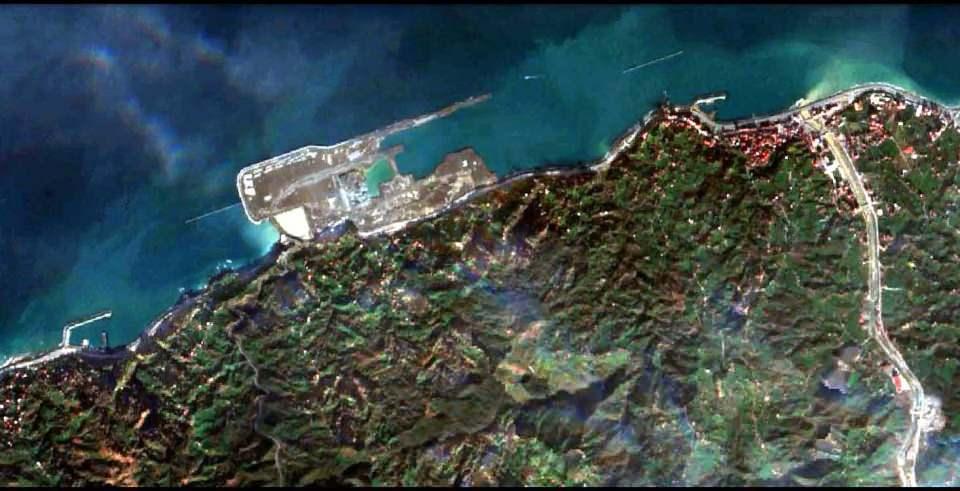 <p>Havalimanının bölgenin ticaretine çok ciddi katkı yapacağını söyleyen Karamehmetoğlu, “Rize ve Artvin için çok önemli bir ihtiyaçtı. Bölgemiz için ciddi bir altyapı tesisine kavuşuyoruz. Ne kadar altyapı o kadar iş, aş, çekim merkezi demek. Bizim için çok önemli bir cazibe merkezi. Havalimanı altyapı imkanları ile birlikte en büyük kargo uçaklarının, yolcu uçaklarının inip kalkabileceği uluslararası bir havalimanı şeklinde planlandı. </p>
