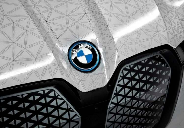 <p>Alman otomotiv devi BMW, renk değiştirme teknolojisine sahip modeli iX Flow'u CES 2022 kapsamında tanıttı.</p>

<p> </p>
