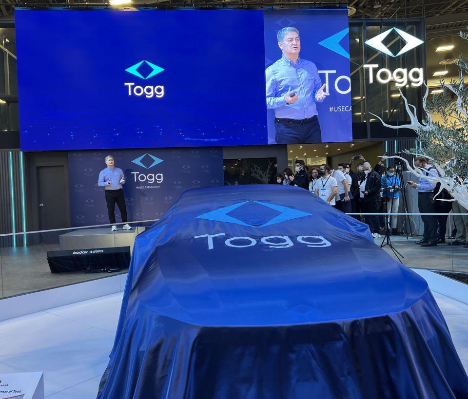 <p>ABD’nin Las Vegas şehrinde düzenlenen Tüketici Elektroniği Fuarı'nda (CES), TOGG otomobili ilk kez uluslararası sahnede yer aldı. </p>

<p> </p>
