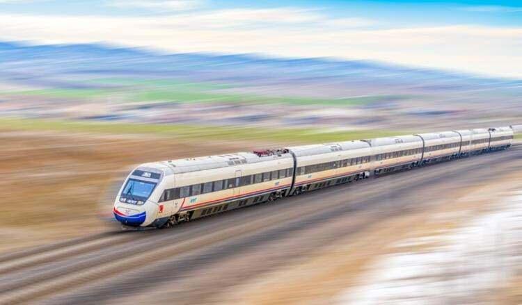 <p>Konya ile Karaman arasındaki seyahat süresini 40 dakikaya indiren tren hattı Cumhurbaşkanı Recep Tayyip Erdoğan'ın katılacağı törenle bugün açıklacak.</p>
