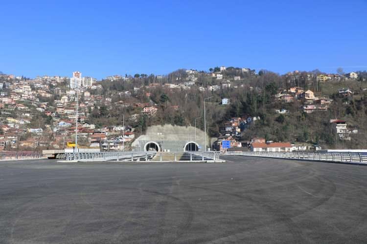 <p>Şu anda ikinci tünelden döndüm. Tamamı açıldığı zaman kısa sürede Kilimli'ye varacağım. </p>
