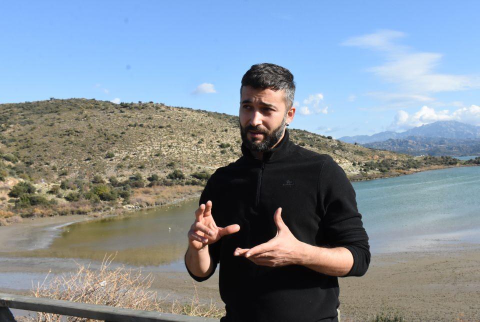 <p>Uzun yıllar devam edecek proje kapsamında 10 saz kedisine GPS verici tasma takmayı hedeflediklerini anlatan Mengüllüoğlu, projenin Orta Anadolu ve ülkenin güney kısmına da genişleyebileceğini sözlerine ekledi.</p>