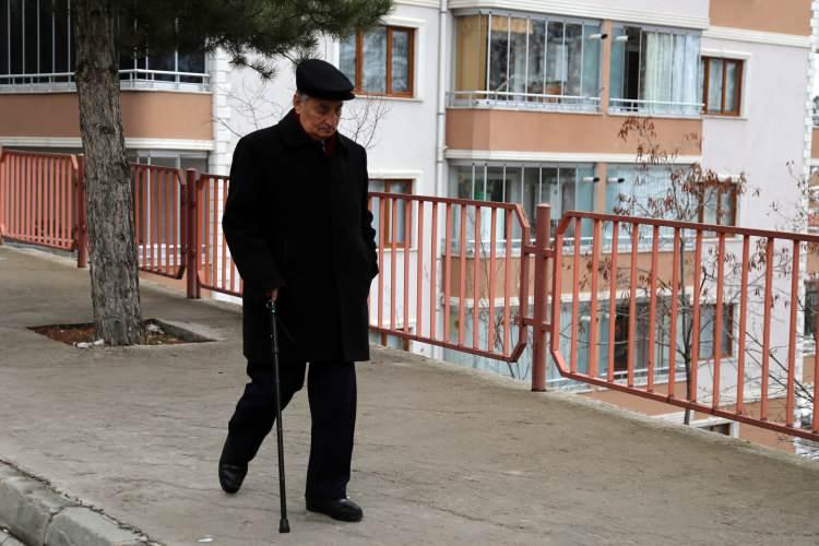 Şehrin yaşayan hafızası: 55 yıldır her gün köşe yazısı yazıyor