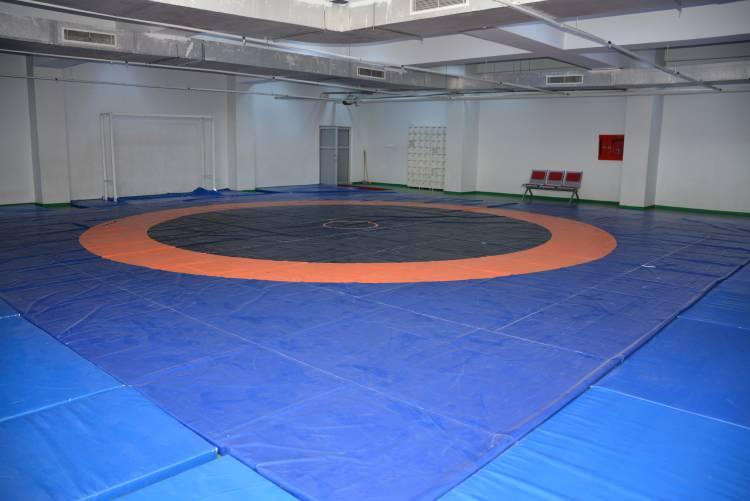 <p>Son 5 yılda 92 milyon lirayı aşkın yatırımla öğrenci yurtları, spor salonları, gençlik merkezleri, havuzlar, tenis kortları, futbol sahaları ve atletizm pistleri olmak üzere toplam 50 tesisin kazandırıldığı kentte, yatırımlarla spor alanında dönüşüm yaşandı. </p>
