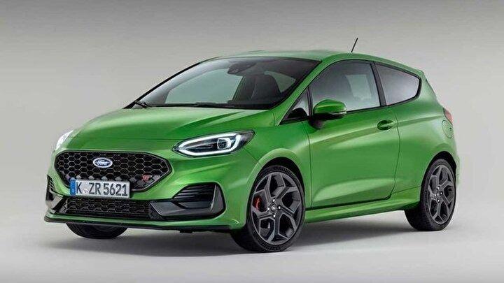 <p><strong>FORD FIESTA</strong><br />
<br />
Markanın bir diğer makyajlı modeli Fiesta'nın da hali hazırda kullandığı motor seçenekleri satışa sunulacağı tahmin ediliyor.</p>
