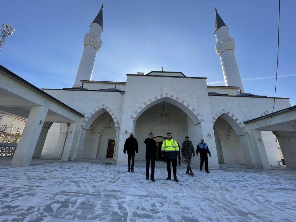 <p>Sivrice Elazığ'ın en turistik bölgesi olmakla beraber son haliyle gerçekten çok güzel bir görüntüye kavuştu. Evlerimiz güvenli şekilde, 2 ve 3 katlı inşa edildi. Bu da Sivrice'nin fay hattı üzerinde olması sebebiyle yapıldı. </p>