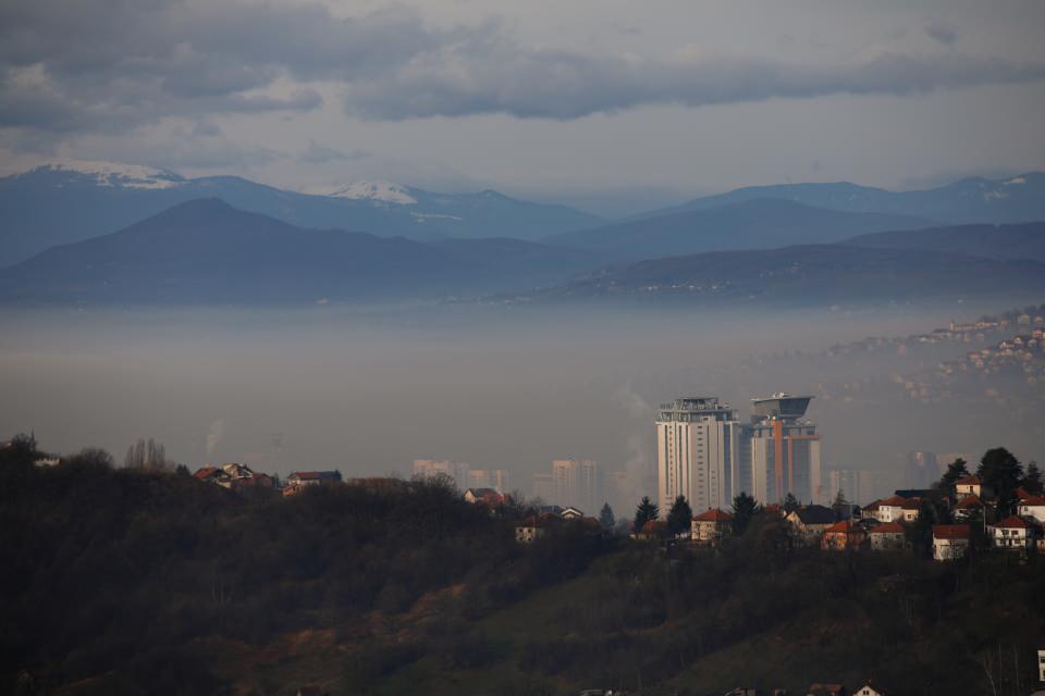 <p>Bosna Hersek'teki en büyük problemin, organize edilememiş bir toplum olduğunu söyleyen Podic, "Evlerimizde ısınmak için her şeyi yakabiliyoruz. </p>

<p> </p>
