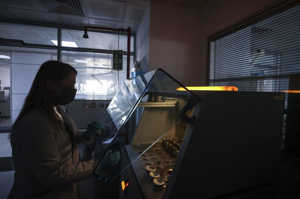 <p>Uluslararası standartlarda ve yüksek teknoloji ile çalışan izleme merkezinde, büyük ekranlara yansıyan verilerin incelenmesinin ardından, denetimlere ışık tutacak raporlar oluşturuluyor.</p>

<p> </p>
