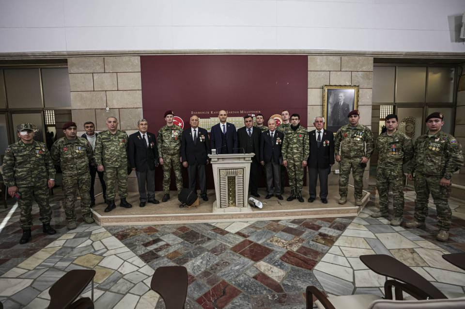 <p>Azerbaycan Türk'ü soydaşlarımızın derdi derdimiz, sevinci sevincimizdir. Her birini gönlümüzde ve yüreğimizde taşıyoruz. </p>