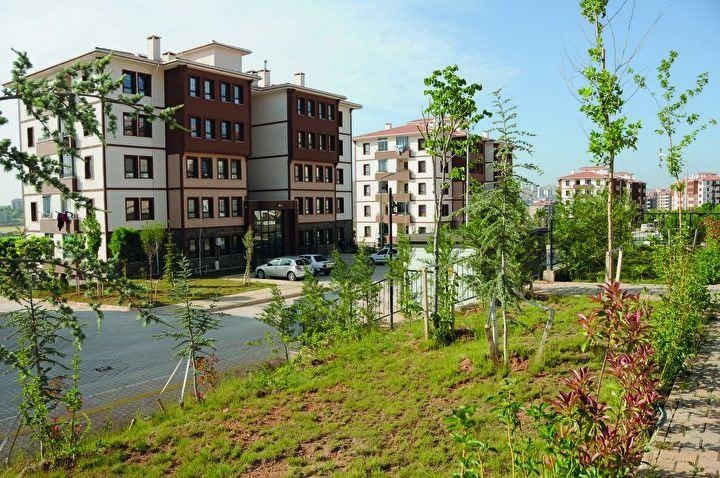<p><strong>Konut satış duyurusuna göre;</strong></p>
<p>TOKİ Konya Selçuklu Projesinde 372 adet 2+1 daire satışı yapacak.<br />
TOKİ Konya Selçuklu Projesinde 58 adet 3+1 daire satışı yapacak.</p>