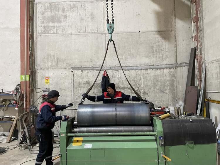 <p>Türkiye'de akrabalarının önerisi üzerine yatırıma karar verdiğini anlatan Kömeç, ilk etapta ihracat gibi bir hedefi bulunmayan fabrikanın kısa sürede büyüdüğünü, üretiminin tamamına yakınını ihracat pazarına yapar hale geldiğini ifade etti.</p>
