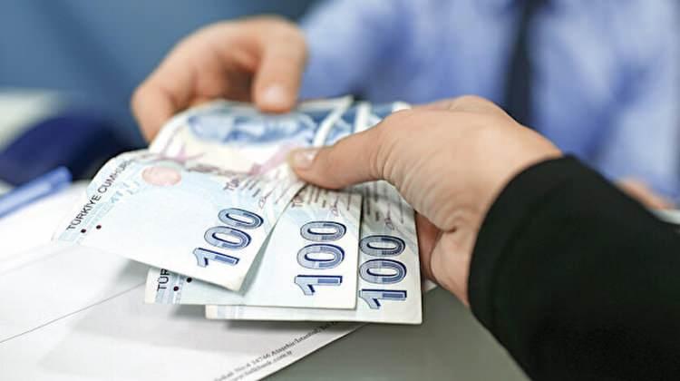 <p><strong>İŞE GİRENE 1.668 TL</strong></p>
<p>Sosyal yardım alan kişilere, işe yerleşmeleri durumunda, 1 yılda 1 defaya mahsus olmak üzere brüt asgari ücretin 3'te 1'i kadar ödeme yapılıyor. Bu tutar bu yıl asgari ücrete uygulanan artışla birlikte bin 668 liraya yükseldi. Geçen yıl bin 192 lira idi.<a href="https://www.ahaber.com.tr/ekonomi/2022/01/07/sosyal-yardimlara-devlet-dopingi-iste-kalem-kalem-yeni-destekler?paging=8">.</a></p>