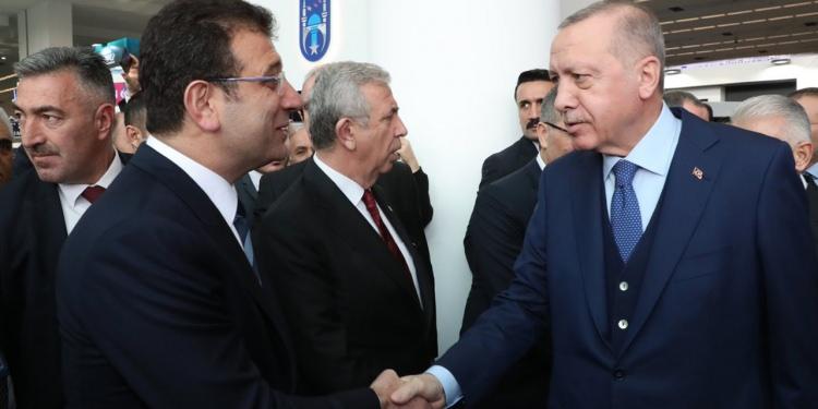 <p>Millet ittifakı adına adaylık konusunda ismi geçen isimlerden biri olan İstanbul Büyükşehir Belediye Başkanı Ekrem İmamoğlu ise, Erdoğan’ın karşısında yüzde 32 oranında oy alırken, Erdoğan diyenlerin yüzdesi 41.3 oldu. Burada da kararsızların oranı yüzde 26.7’ye geriledi.</p>
