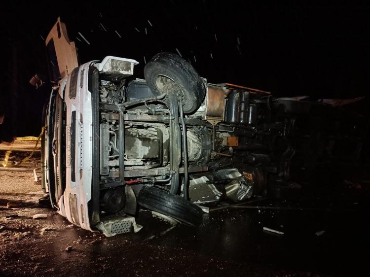 <p>Kaza nedeniyle kapanan Sivas-Erzincan ve Sivas-Tokat kara yolu kontrollü olarak yeniden ulaşıma açıldı.</p>

<p> </p>
