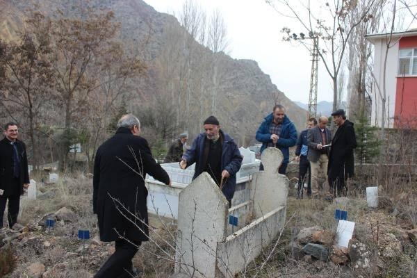 <p>YUSUFELİ BARAJI VE HES</p>

<p>Artvin'de, 275 metre gövde yüksekliği ile Türkiye'nin en yüksek, dünyanın ise çift eğrilikli ince kemer baraj tipi kategorisinde 3'üncü en yüksek barajı olacak Yusufeli Barajı'nda, 558 megavat kurulu güce sahip santral ile 750 bin nüfuslu bir şehrin elektrik ihtiyacı karşılanabilecek. </p>
