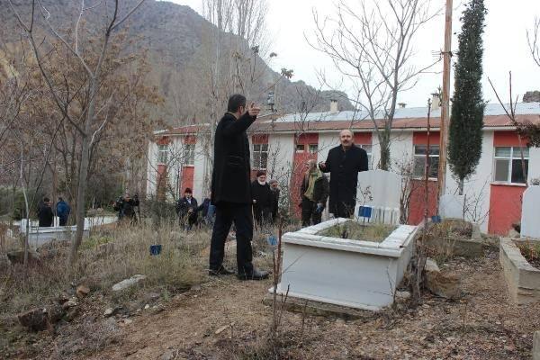 <p> Çoruh vilayetinin merkezi, 4 Ocak 1936 tarihinde çıkarılan kanunla Rize'den Artvin'e nakledildi. Aynı kanunla Yusufeli, Erzurum vilayetinden alınarak, tekrar Çoruh vilayetine bağlandı.</p>