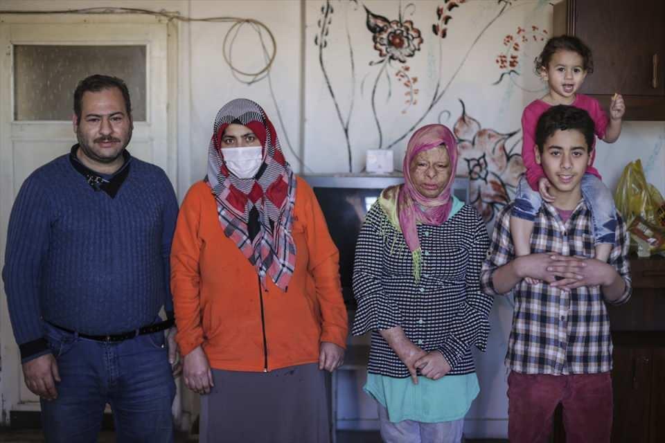 <p>Ben bu çocuklarla tanıştıktan sonra gözümü açıp kapattığımda, burnumdan nefes aldığımda, yemek yiyebildiğimde hep şükrettim." diye konuştu.</p>
<p> </p>