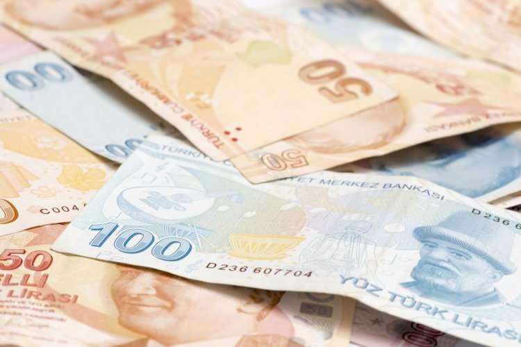 <p><strong>BES KREDİYE TEMİNAT OLACAK</strong></p>

<p>Bireysel emeklilikteki düzenlemeler bu kadarla da sınırlı değil. Katılımcıların talebi halinde BES’teki sözleşmelerin temlik edilmesine de imkân tanınıyor. Peki, bu ne demek? En basit haliyle katılımcılar BES sözleşmelerini teminat olarak gösterip, bankalardan kredi kullanabilecek. Mesela, nakde ihtiyacınız var, kısmi çekiş hakkı olsa da BES’teki birikiminize dokunmak istemiyorsunuz ve kredi ile ihtiyacınızı karşılayabile-ceksiniz. BES sözleşmenizi teminat olarak gösterip, kredi kullanabilecek-siniz. Şunu da belirteyim, bu uygulama ile, bankalar ile emeklilik şirketleri işbirliğine gidip, BES’i olan vatandaşa, uygun faizli kredi imkânı bile sağlayabilir.</p>

