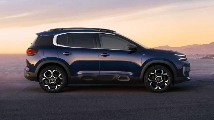 <p>C5 Aircross'da, C4 ve C5 X ile kullanıma sunulan yeni nesil Citroën Advanced Comfort koltuklar kullanılırken, sürücü ve ön yolcu tarafında da ısıtma ve masaj işlevlerinin sunulduğu aktarılıyor.</p>
