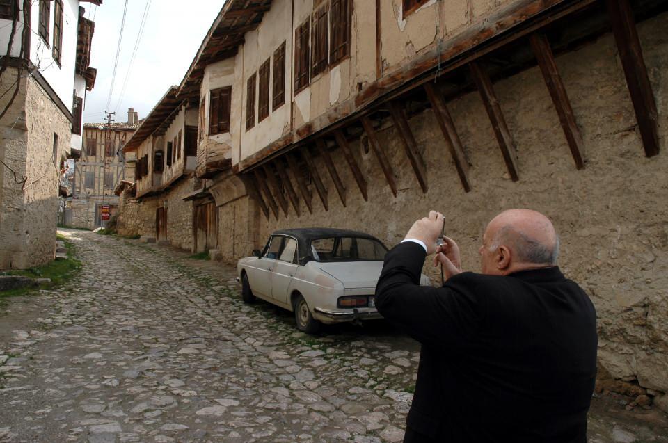 <p> Rauf Raif Denktaş dediğimizde ilk akla gelen bağımsızlıktır, egemenlik ve devlettir, bunları da bize bir vasiyet olarak bırakmıştır." dedi.</p>

<p> </p>
