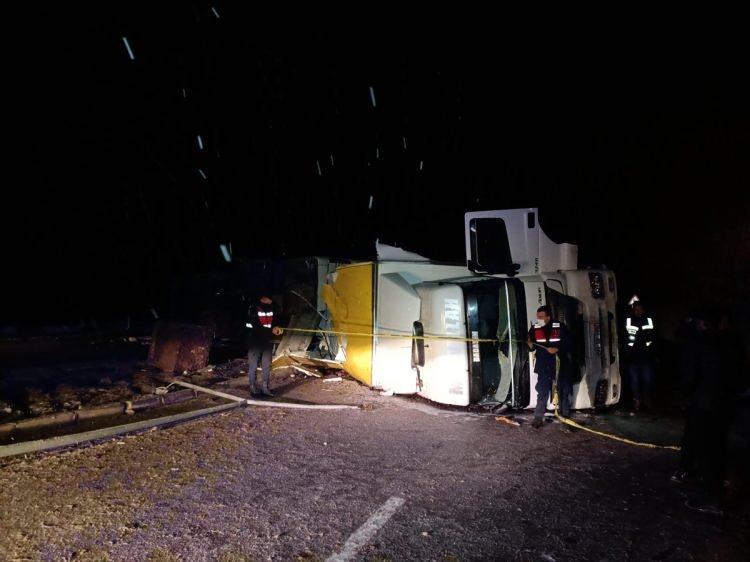 <p>Ambulanslarla Koyulhisar ve Suşehri'ndeki devlet hastanelerine kaldırılan yaralılardan bazıları Sivas'a sevk edildi.</p>
<p> </p>