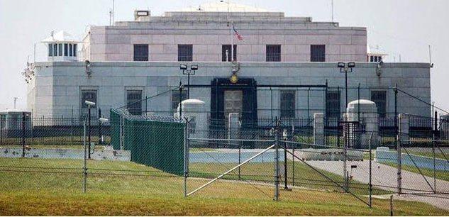 <p><strong>Fort Knox </strong></p>

<p>22 ton çelik kapı ile korunan Kentucky de bulunan Fort Knox, Amerikan' ın altın rezervlerini ve tarihi eserlerinin korunduğu yer.</p>
