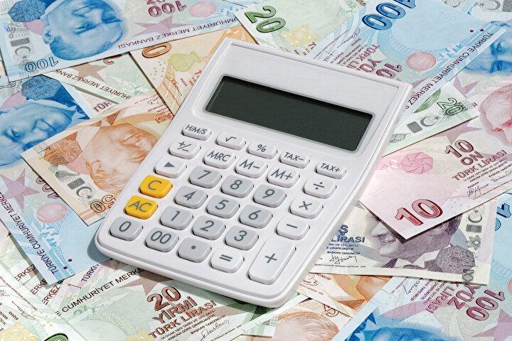 <p>Açıklamada, analık halinde kadınlara, 18 yaşını doldurmamış çocuklara ve lise mezunu gençlere 20 yaşına kadar, üniversite mezunlarına ise 25 yaşına kadar GSS kapsamında sağlık hizmeti verildiği anımsatıldı. GSS prim borcu olanların yılsonuna kadar ücretsiz sağlık hizmeti alacağı belirtildi.</p>
