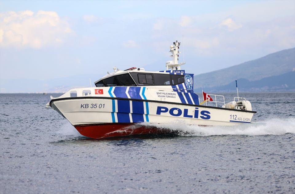 <p> Oranın da sözleşme imzaladığını duyduk. Avustralya deniz polisi, yani okyanus üzerindeki bir ada ülkesi bizle, Türk polisleriyle irtibat kurup tekneyi sordu. </p>