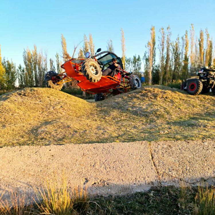 <p><strong>“AYLIK 10-12 ARAÇ CİVARI ÜRETİM YAPIYORUZ”</strong></p>
<p> </p>
<p>Müşteri kitlesinin daha çok safariciler olduğunu belirten Altunbaş, Dubai, Bulgaristan, Almanya gibi ülkelerden de araca talepler olduğunu belirtti.</p>