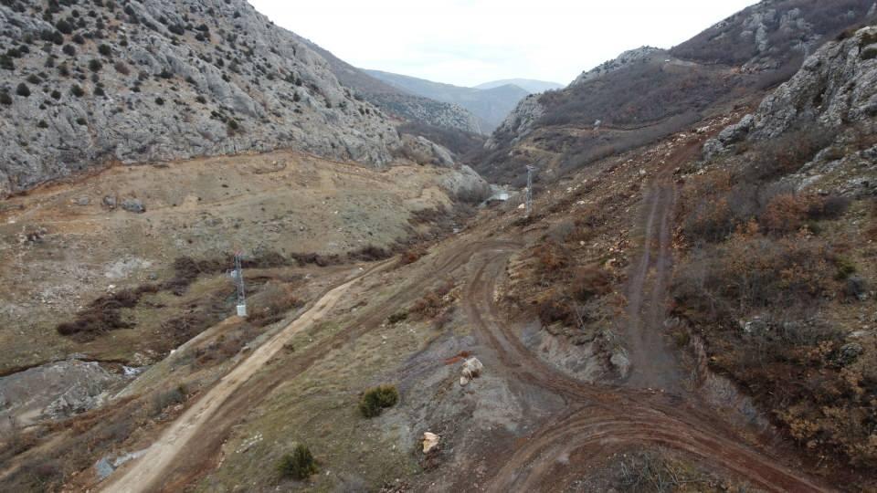<p>Bittiği zaman ilimizde memba suyu kalitesinde içme suyuna kavuşacağız. Bittikten sonra bütün şebekeye bu barajın suyunu vereceğiz. Elektrik sarfiyatından da kurtulmuş olacağız" diye konuştu. </p>